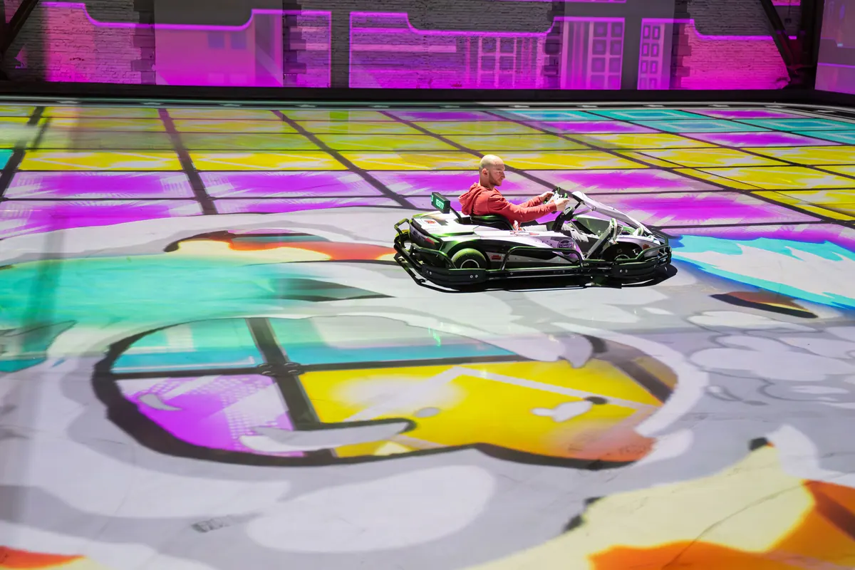 BattleColor: Spieler färbt mit dem Kart Felder auf dem Boden ein